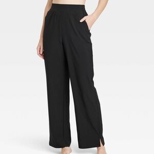 All in Motion Woven High-Rise Straight Leg Pants - L